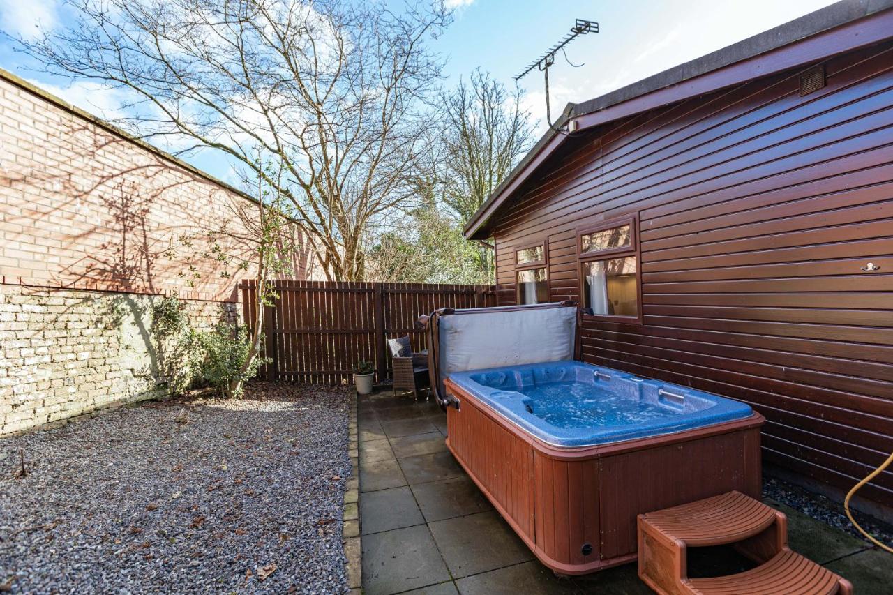 Bluebell Lodge 24 With Hot Tub Newton Stewart Bagian luar foto